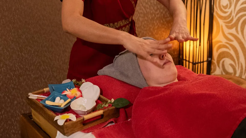 Гуа Ша терапия на лице: Магията на Изтока Масажи