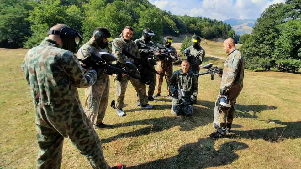 Пейнтбол на открито в района на Калофер