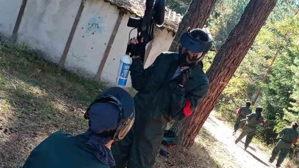 Подарък ваучер Пейнтбол на открито в района на Калофер