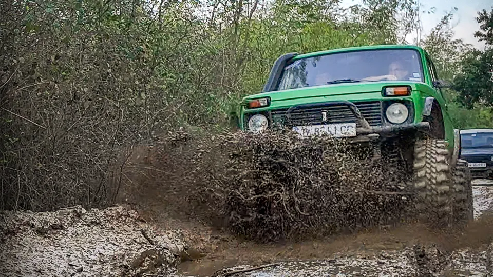 ПРОМО BF Офроуд шофиране на джип за двама район Варна