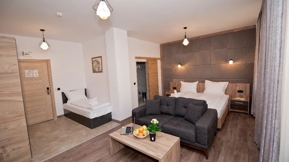 ПРОМО BF Уикенд за влюбени сред Родопската магия с вино и плодове ваучер