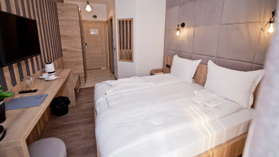 Ваучер ПРОМО BF Уикенд за влюбени сред Родопската магия с вино и плодове Сърница