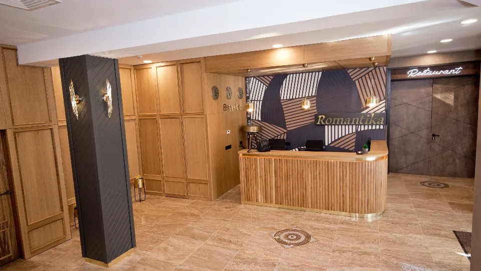 Подарък ваучер ПРОМО BF Уикенд за влюбени сред Родопската магия с вино и плодове