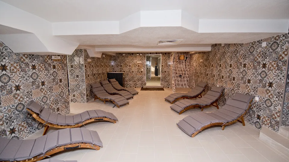 ПРОМО BF Романтика за двама: делнична почивка с вино и плодове СПА почивкa