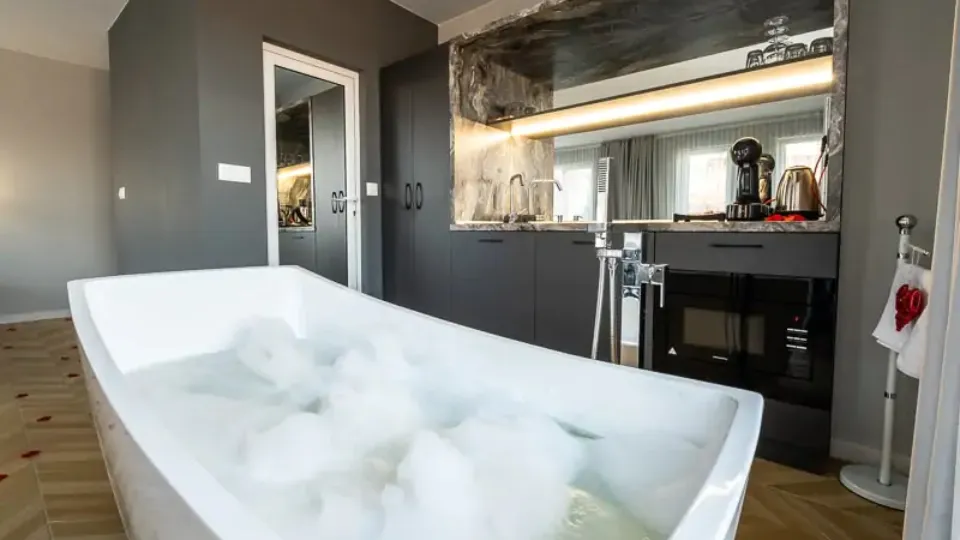 ПРОМО BF Романтика и релакс във Велинград – студио с вана за двама СПА почивкa