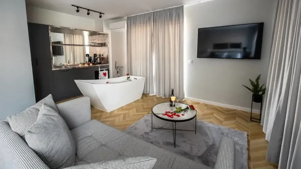 Подарък ПРОМО BF Романтика и релакс във Велинград – студио с вана за двама