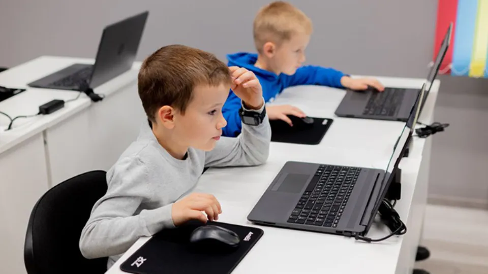 ПРОМО BF Онлайн обучение за създаване на YouTube клипове за дете