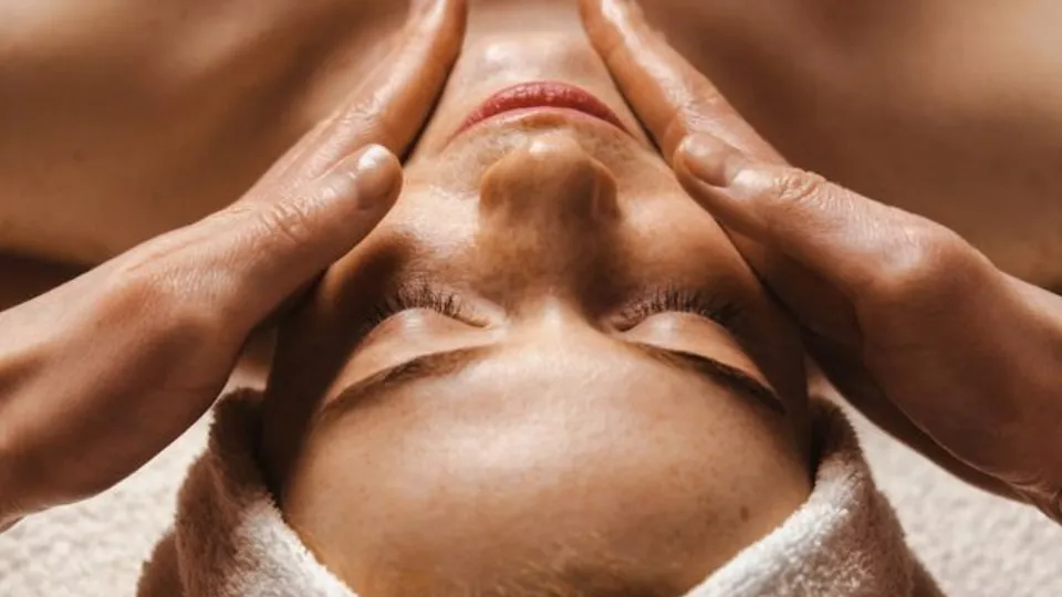 ПРОМО BF Ток Сен масаж на гръб или стъпала и масаж на лице с маска ваучер