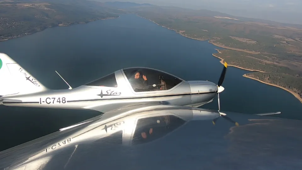 ПРОМО BF Въвеждащ полет-урок със самолет с маршрут по избор Летище Сапарева баня