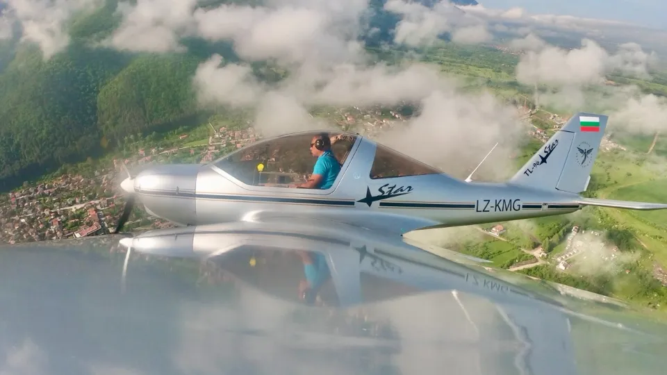 ПРОМО BF Въвеждащ полет-урок със самолет с маршрут по избор Урок по пилотиране