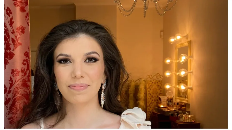 ПРОМО BF Изкуството на самогримирането Фризьорство и козметика