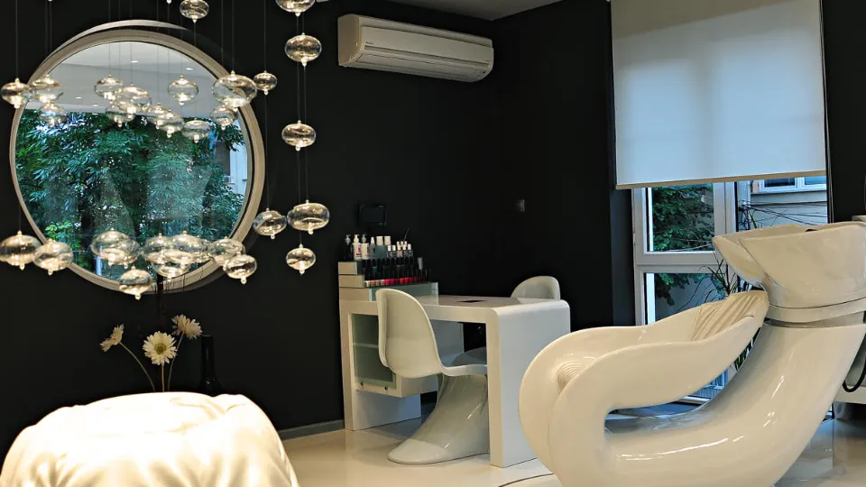 ПРОМО BF Поставяне на мигли + Маникюр с гел лак Пловдив