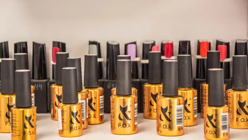 ПРОМО BF Спа педикюр с гел лак и ръчно рисувани декорации Фризьорство и козметика