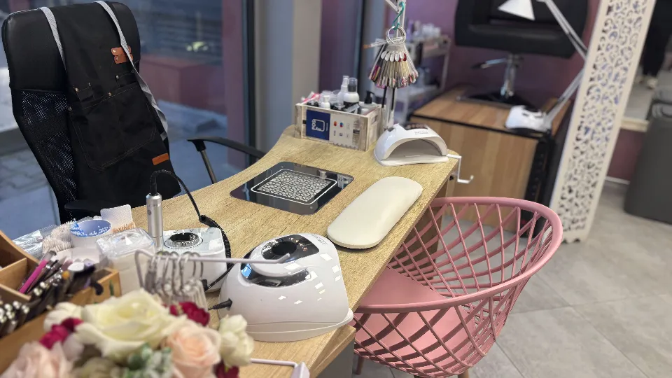 ПРОМО BF Спа педикюр с гел лак и ръчно рисувани декорации Красота, релакс и здраве