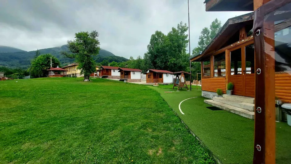 ПРОМО BF Пейнтбол игра с нощувка в района на Своге Адреналин