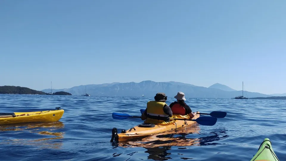 ПРОМО BF Еднодневен каякинг в спокойни води група II Каякинг