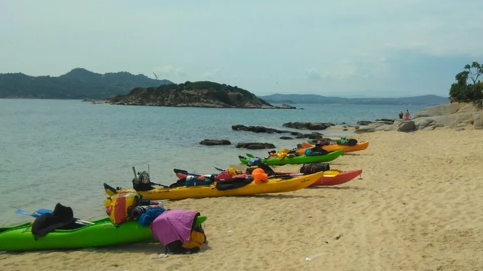 ПРОМО BF Еднодневен каякинг в спокойни води група II Яхтинг и водни спортове