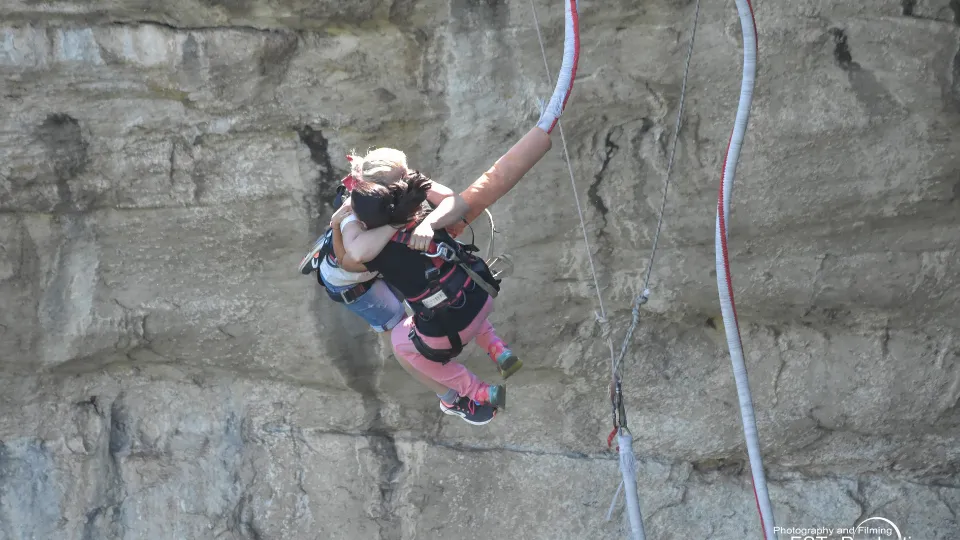 ПРОМО BF Скок с бънджи в тандем - Проходна