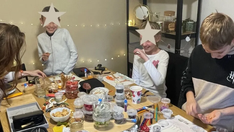 ПРОМО BF Творческа работилница за деца – бижу или картина с коприна