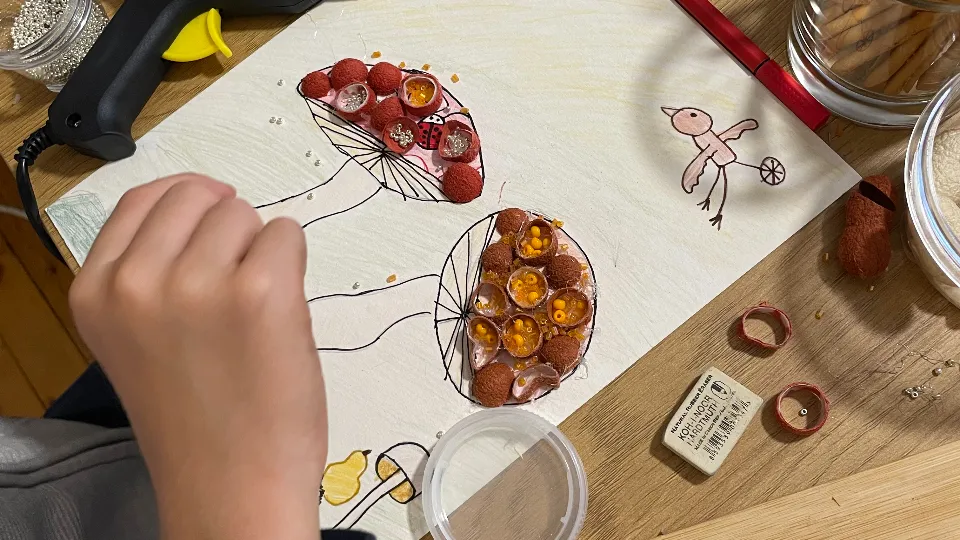 Арт работилници София ПРОМО BF Творческа работилница за деца – бижу или картина с коприна