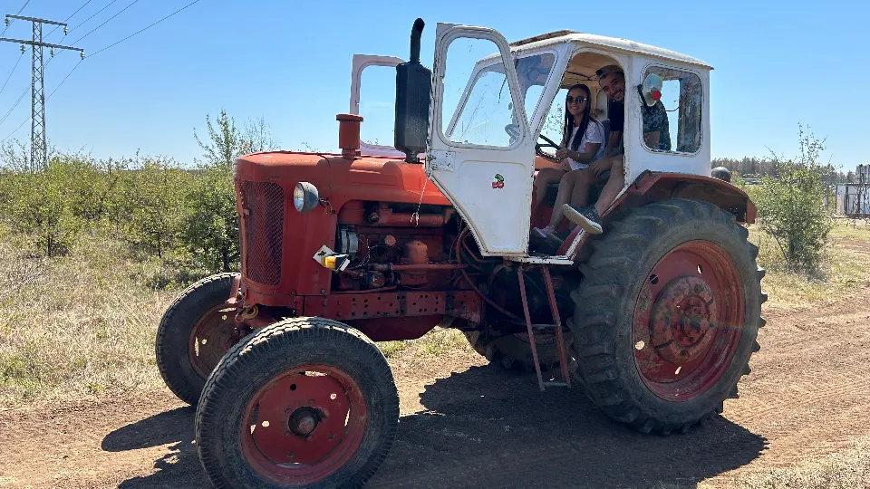 Нестандартни превозни средства с. Арбанаси, Велико Търново ПРОМО BF Нестандартен подарък - шофиране на трактор