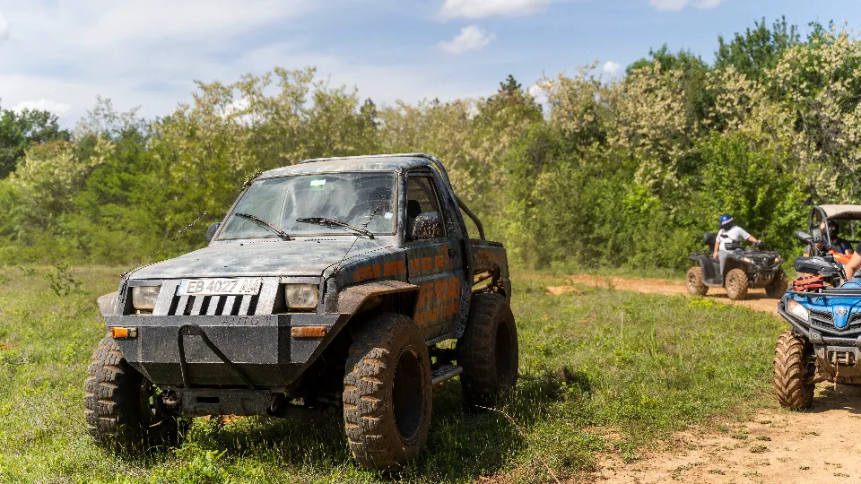 ПРОМО BF Офроуд шофиране джип Daihatsu за двама ваучер