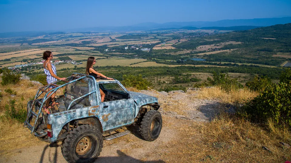 ПРОМО BF Офроуд шофиране джип Daihatsu за двама Шофиране и моторни спортове