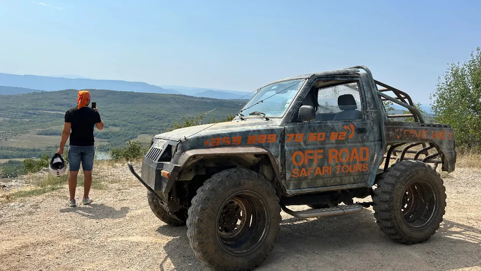 Офроуд шофиране на джип с. Арбанаси, Велико Търново ПРОМО BF Офроуд шофиране джип Daihatsu за двама