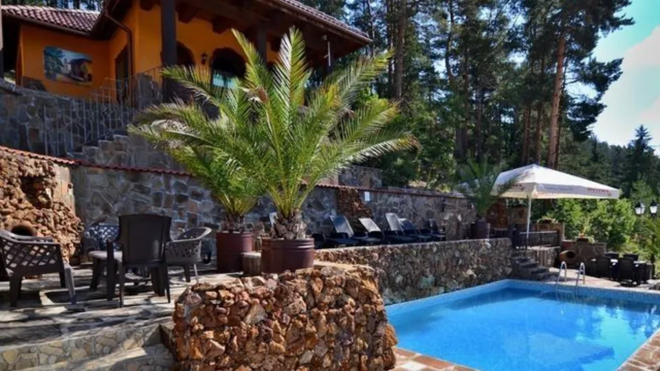 ПРОМО BF Джип сафари за двама с отсядане в еко селище Велинград