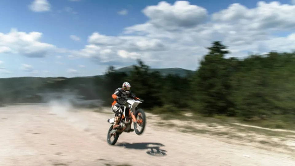 ПРОМО BF Целодневно каране на ендуро мотор ваучер