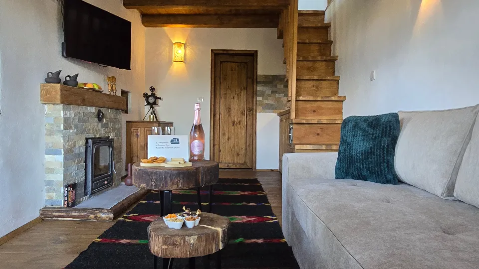 Ваучер ПРОМО BF Романтична почивка за двама във вила Панорама 1 Лещен