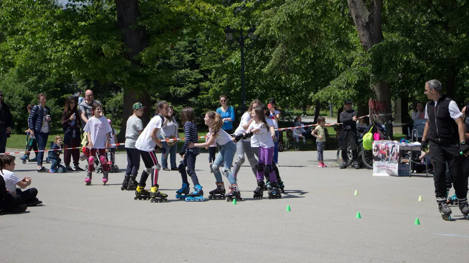 ПРОМО BF Уроци по ролери или ролкови кънки в група в София Активности на открито