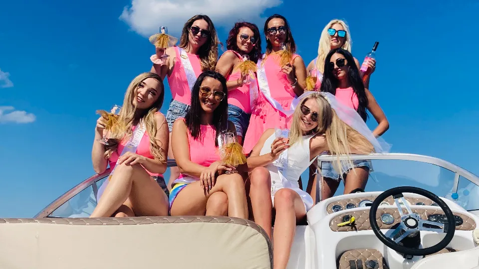 ПРОМО BF Разходка с моторна лодка за двама в група