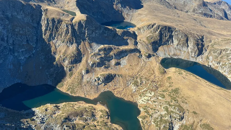 Подарък ПРОМО BF Полет над Рилските езера с кабрио жирокоптер