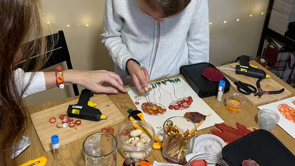 Творческа работилница за деца – бижу или картина с коприна