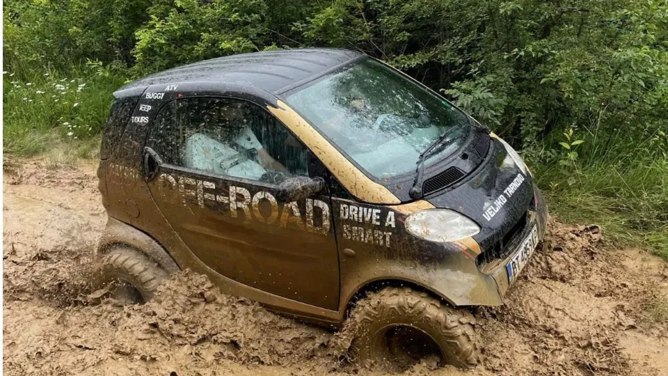 Офроуд шофиране за двама на спец.модифициран Smart For Two Шофиране и моторни спортове