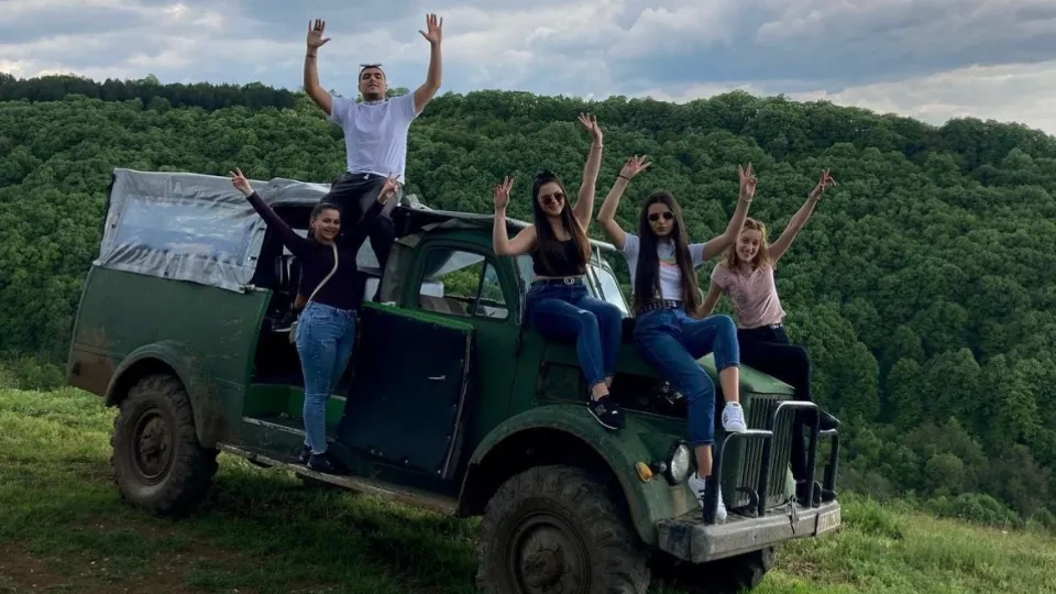 Офроуд разходка с. Арбанаси, Велико Търново Офроуд сафари с 4х4 автобус