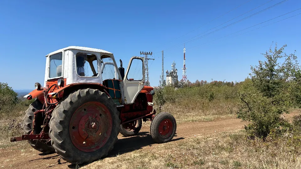 Нестандартен подарък - шофиране на трактор Шофиране и моторни спортове