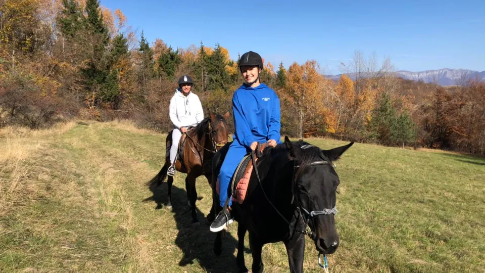 Урок по конна езда и стрелба с лък в района на Своге район Своге
