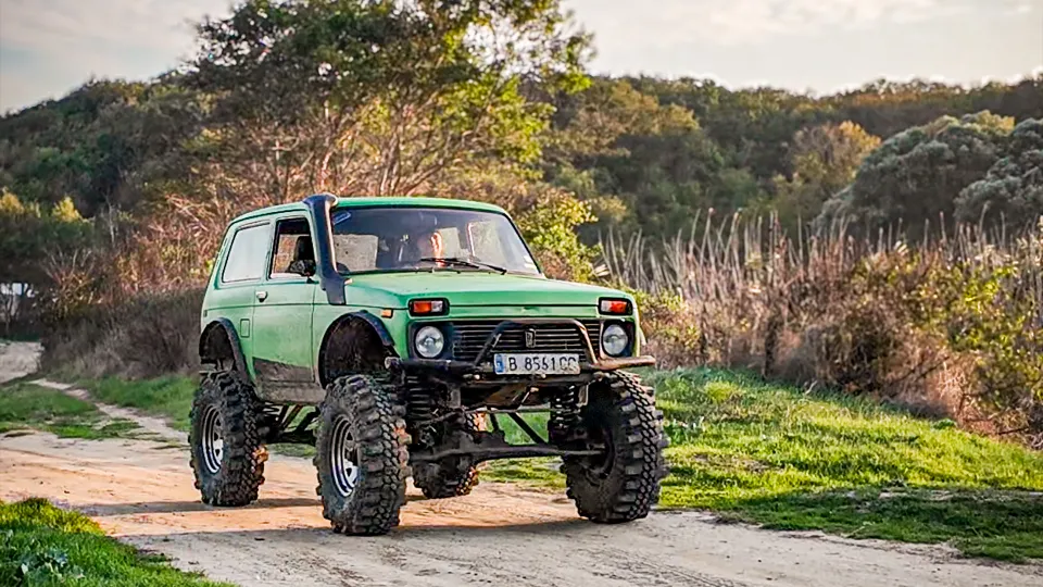 Офроуд шофиране на джип за двама