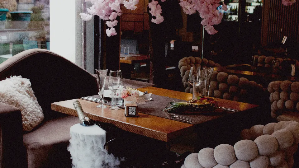 Гурме вечеря за двама с уелкъм дринк и меню по избор