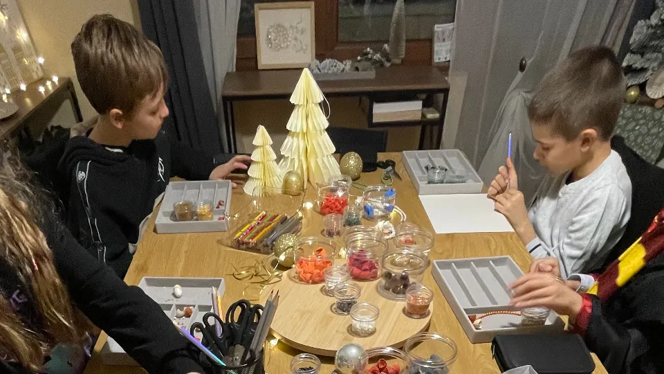 Творческа работилница за деца – бижу или картина с коприна