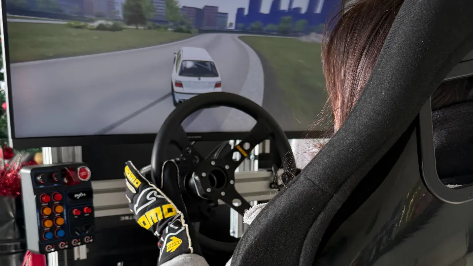 Дрифт обучение на професионален симулатор