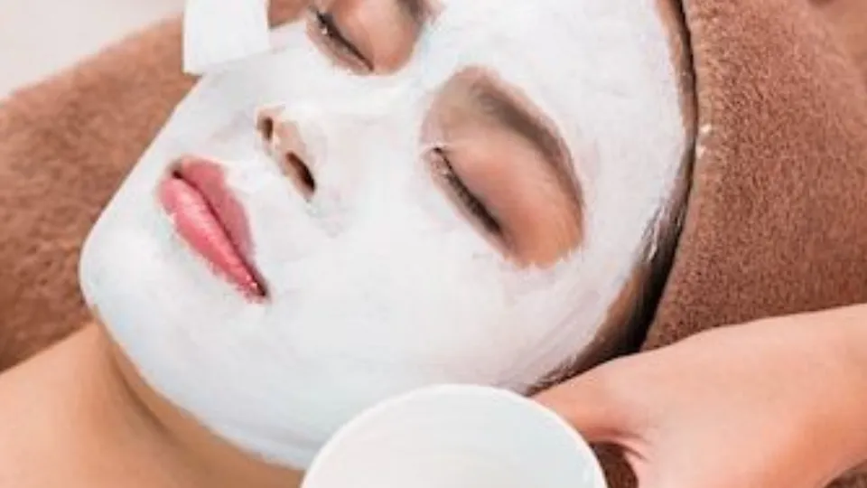 Масаж на лице и парафинова терапия на длани или стъпала София, кв. Изток