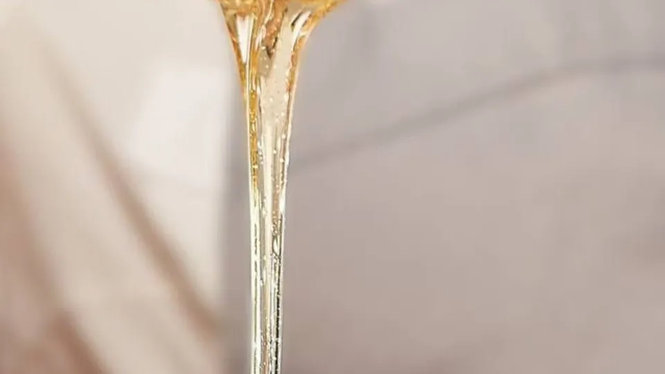 Масаж с мед на гръб или крака и подхранващ масаж на лице ваучер