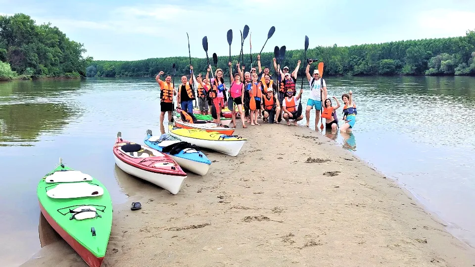 С КАЯК НА ДВЕ РЕКИ И ДВА ОСТРОВА