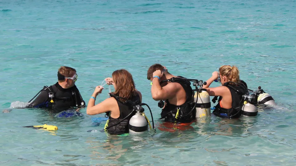 Гмуркане с акваланг + видео заснемане в района на Арапя