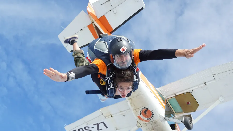 Любов на висота: 2 тандемни скока с парашут - София