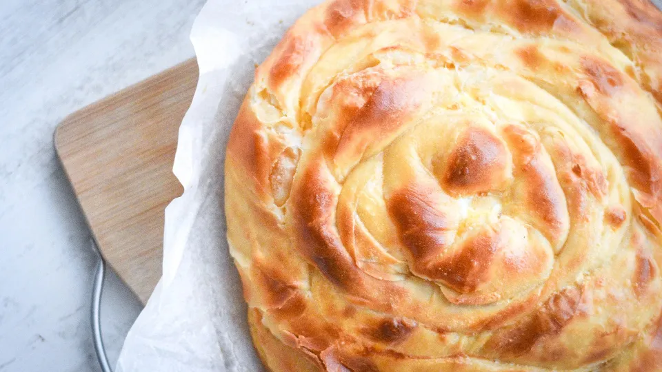 Домашни печива - баница и питка