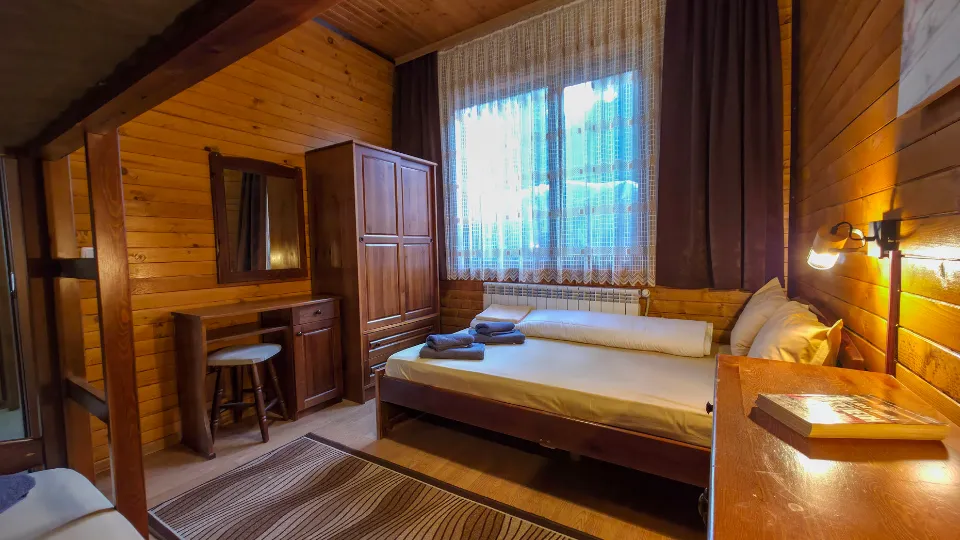 Почивка в самостоятелна вила на брега на язовир Доспат